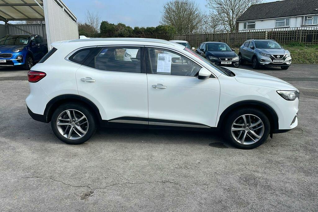 MG HS Exclusive White #48