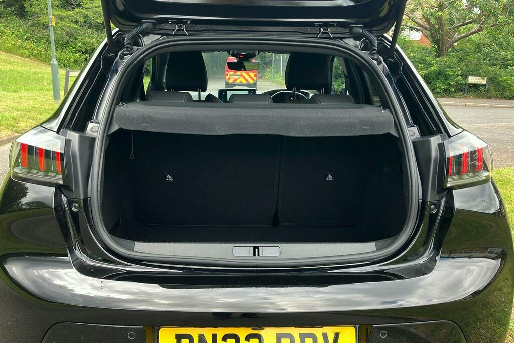 Peugeot 208 1.5 Bluehdi 100 Allure Premium - Reversing C Red #24