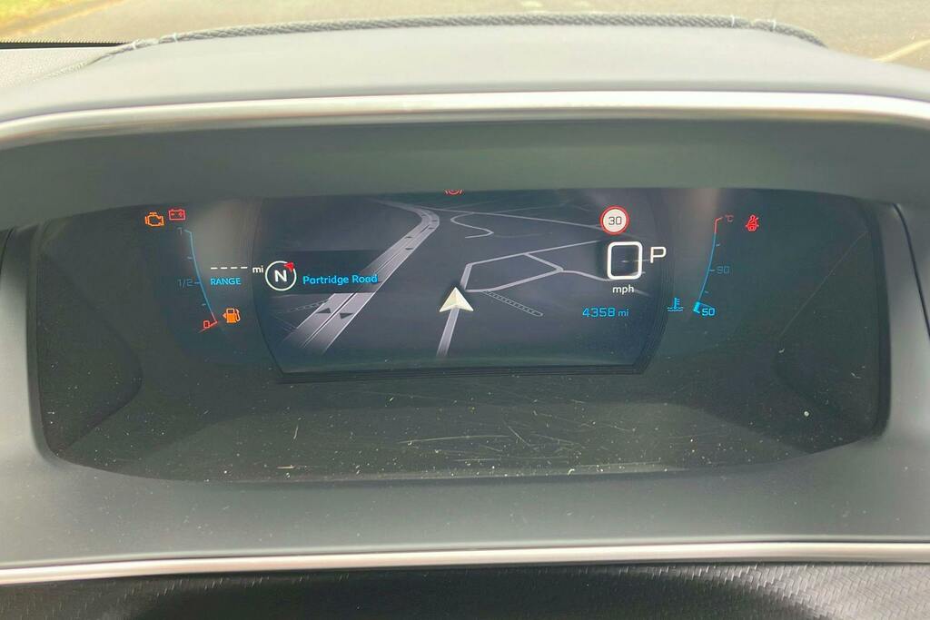 Peugeot 208 1.5 Bluehdi 100 Allure Premium - Reversing C Red #31
