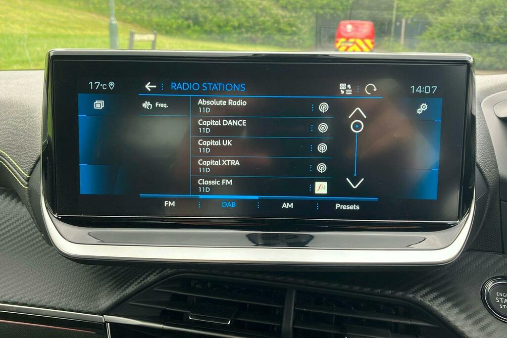 Peugeot 208 1.5 Bluehdi 100 Allure Premium - Reversing C Red #36