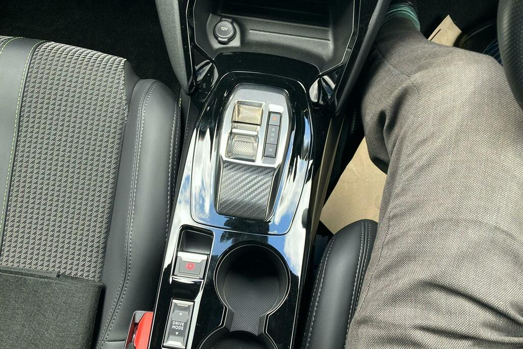 Peugeot 208 1.5 Bluehdi 100 Allure Premium - Reversing C Red #23