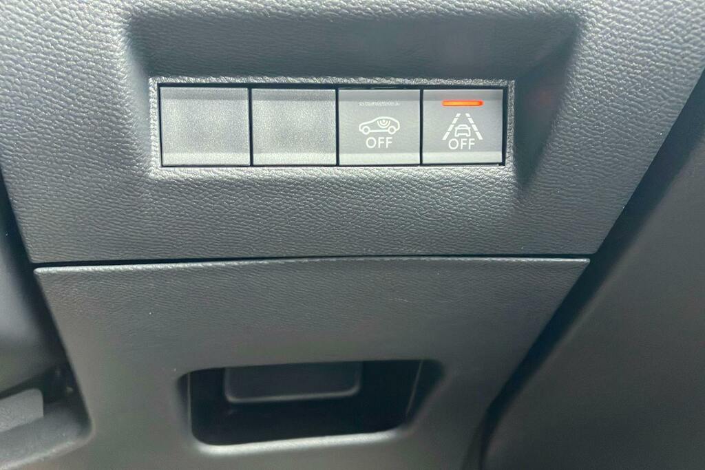 Peugeot 208 1.5 Bluehdi 100 Allure Premium - Reversing C Red #18