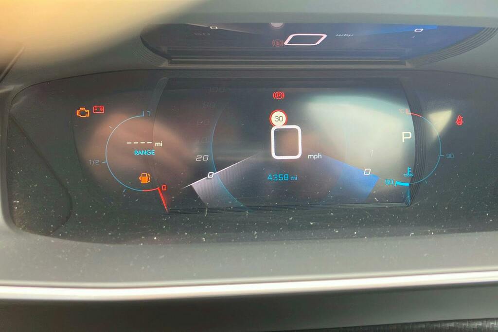 Peugeot 208 1.5 Bluehdi 100 Allure Premium - Reversing C Red #16