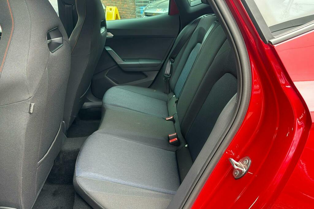 Seat Arona 1.0 Tsi Fr Black Edition Suv Red #4
