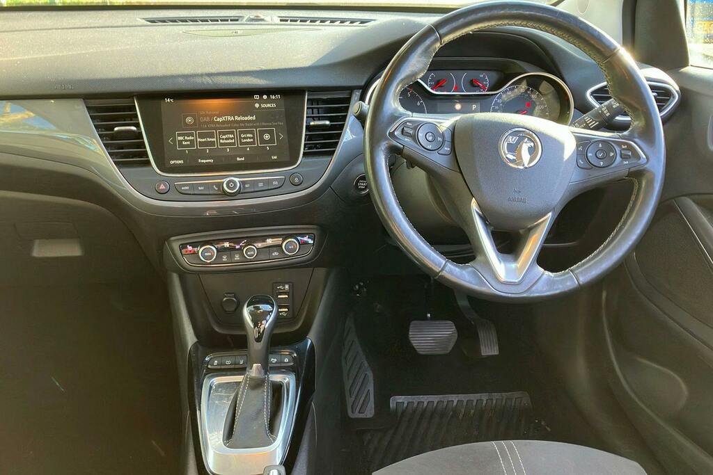 Vauxhall Crossland Design White #9
