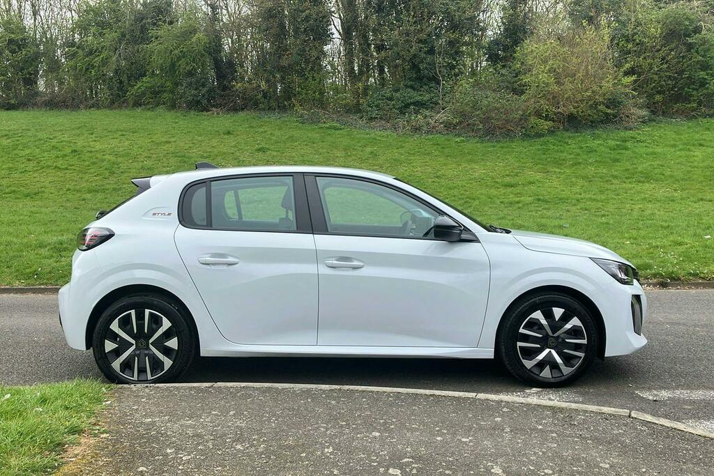 Peugeot 208 1.2 Puretech Style Hatchback LB75FEH White #5
