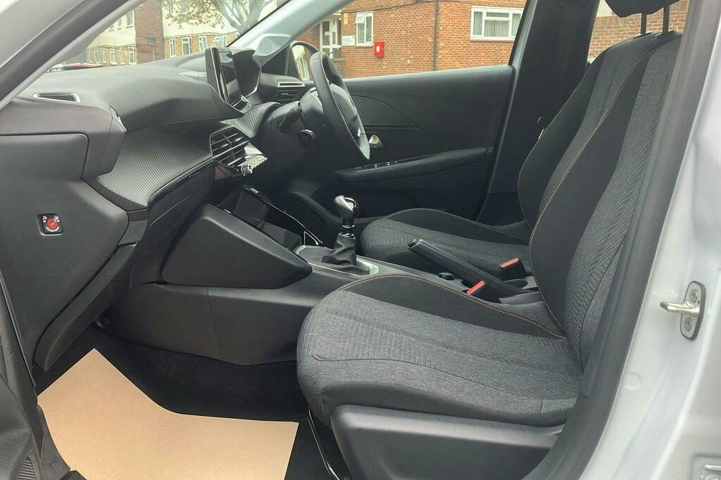 Peugeot 208 1.2 Puretech Style Hatchback LB75FEH White #3