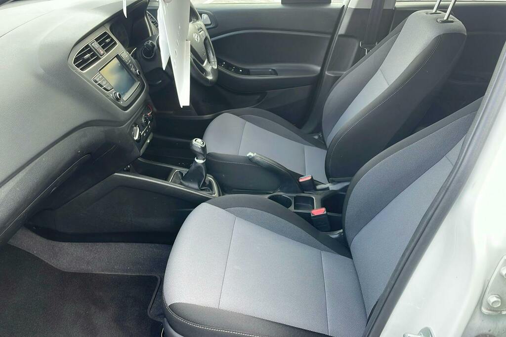 Hyundai I20 1.2 Play Hatchback White #3