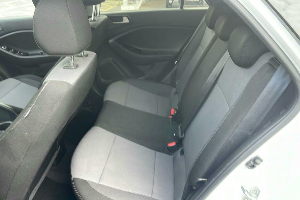 Hyundai I20 1.2 Play Hatchback White #4