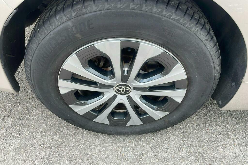 Toyota Prius+ 1.8L Excel Grey #8