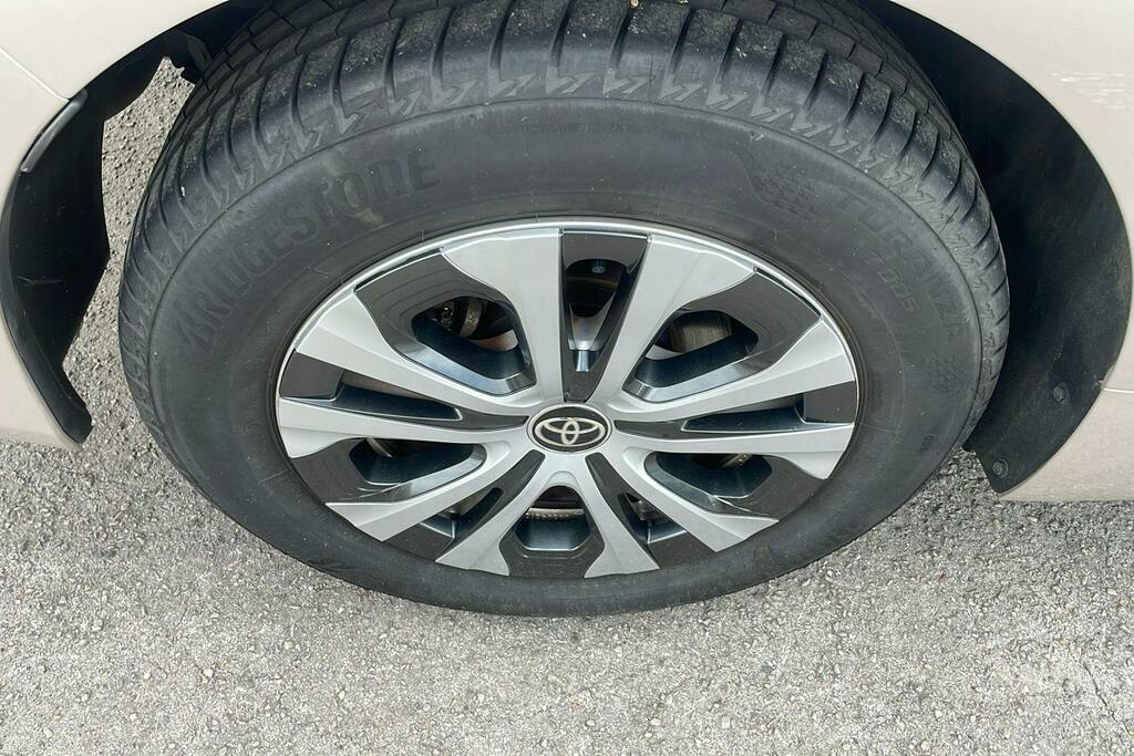 Toyota Prius+ 1.8L Excel Grey #31