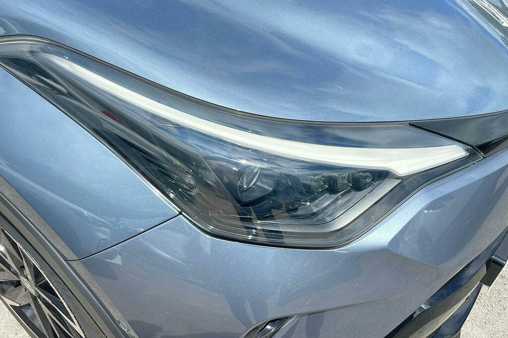 Toyota C-Hr Excel White #30
