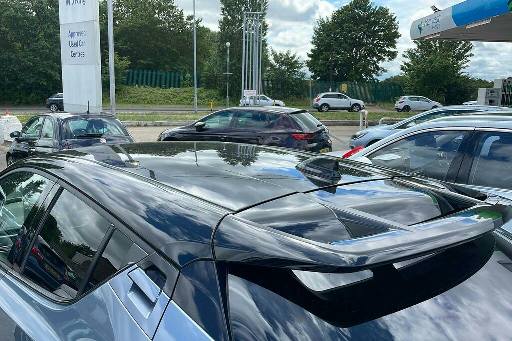 Toyota C-Hr Excel White #40