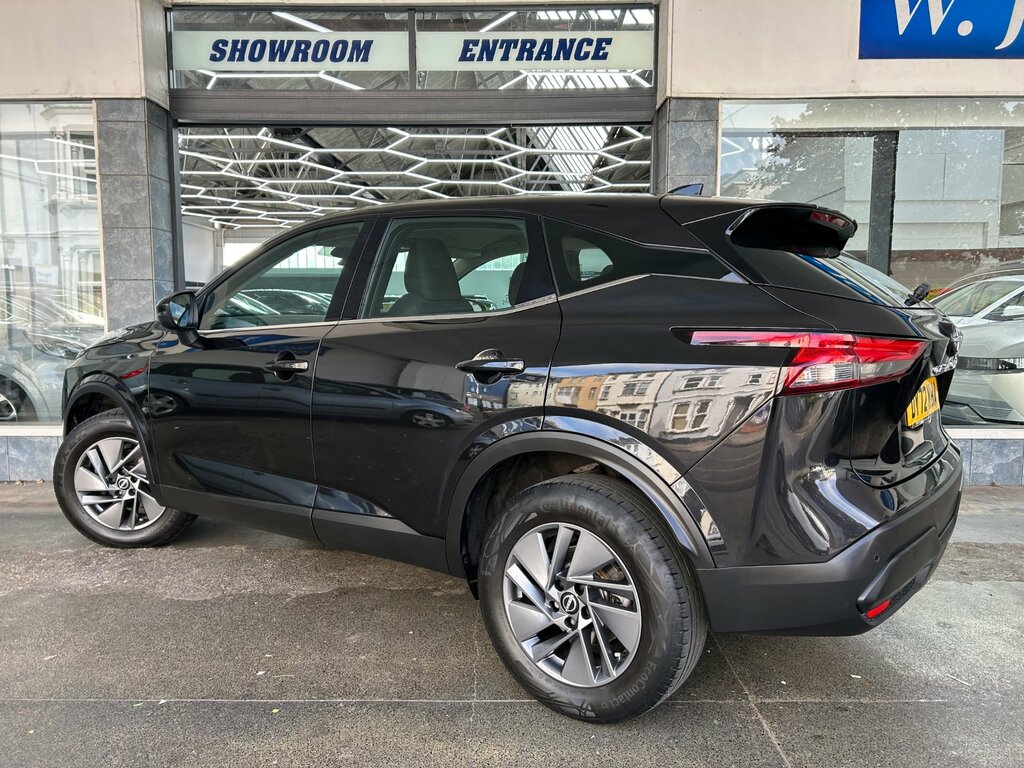 Nissan Qashqai 1.3 Dig-t Mhev Acenta Premium Suv Hybrid Ma DY72KUA Black #4
