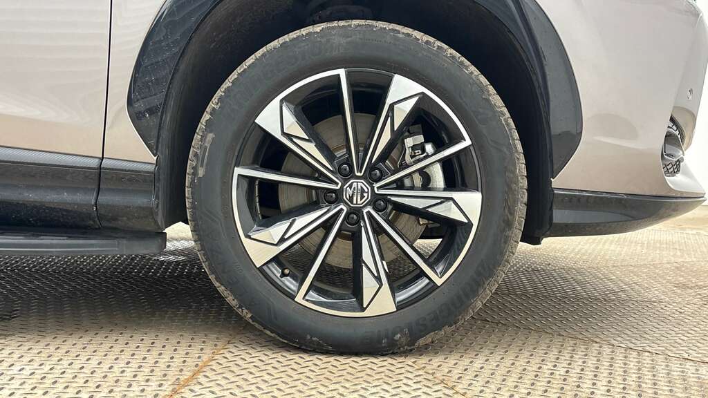 MG HS 1.5 T-gdi 24.7Kwh Trophy Suv Plug-in Hy Silver #6