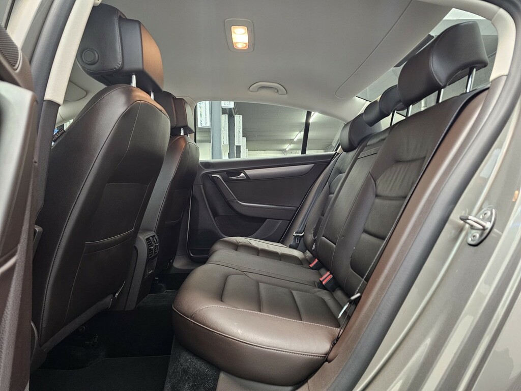 Volkswagen Passat Silver #25