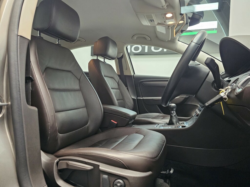 Volkswagen Passat Silver #47