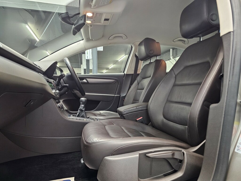Volkswagen Passat Silver #48