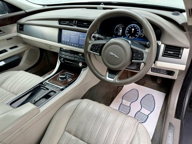Jaguar XF R-dynamic Se Black White #21