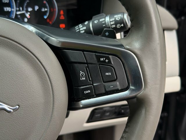 Jaguar XF R-dynamic Se Black White #30
