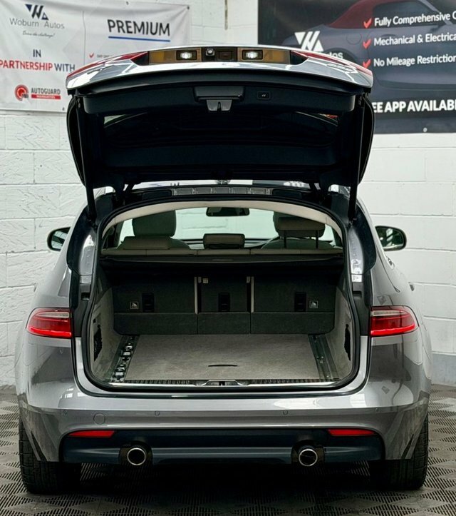 Jaguar XF R-dynamic Se Black White #12