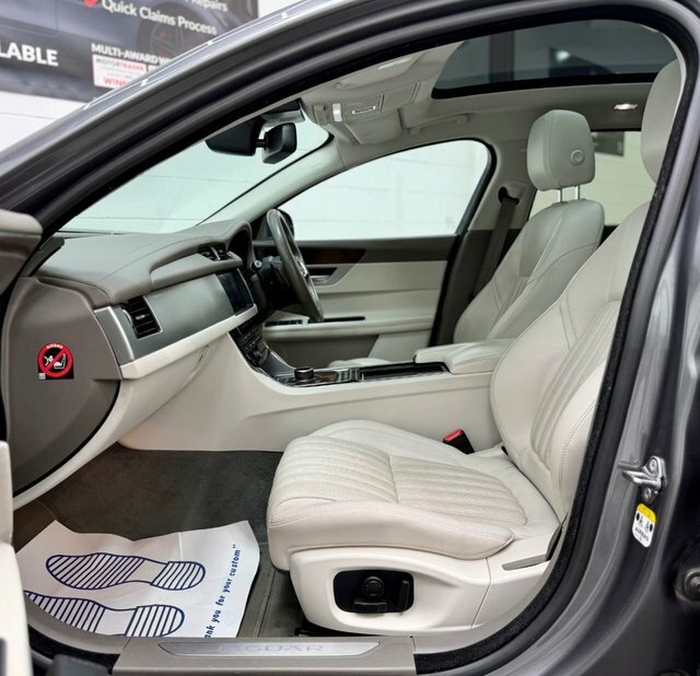 Jaguar XF R-dynamic Se Black White #23