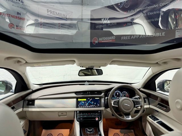 Jaguar XF R-dynamic Se Black White #3