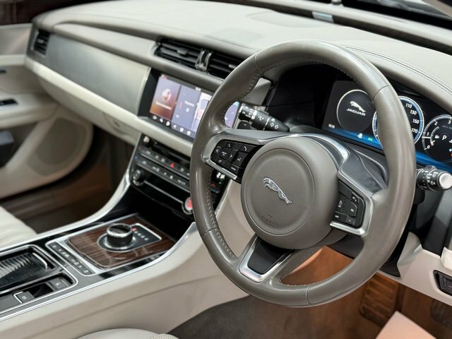 Jaguar XF R-dynamic Se Black White #42