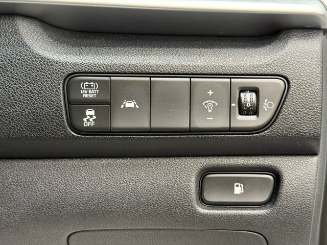 Kia Niro 2 White #37