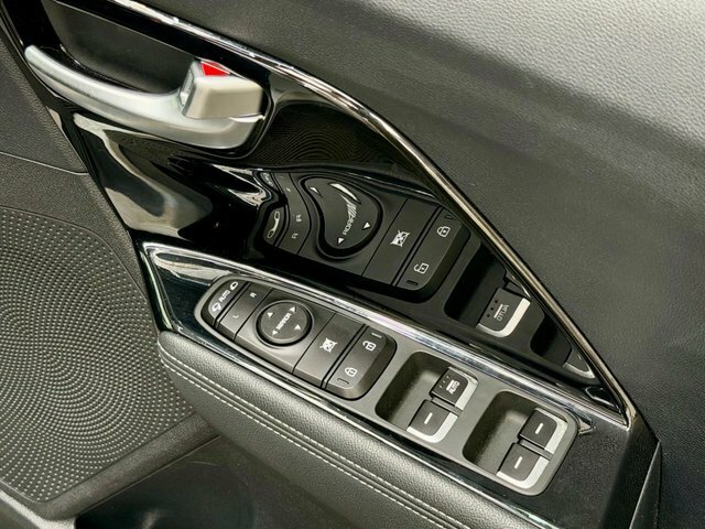 Kia Niro 2 White #41
