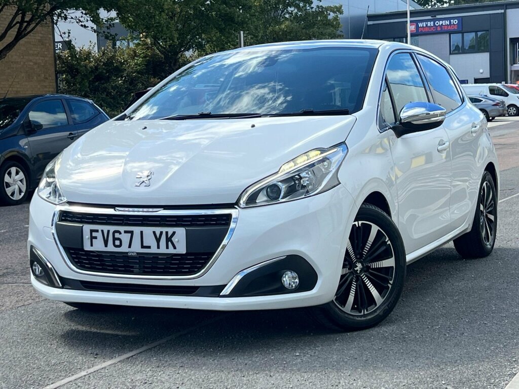 Peugeot 208 1.2 Puretech Allure Premium Euro 6 Ss FV67LYK White #4