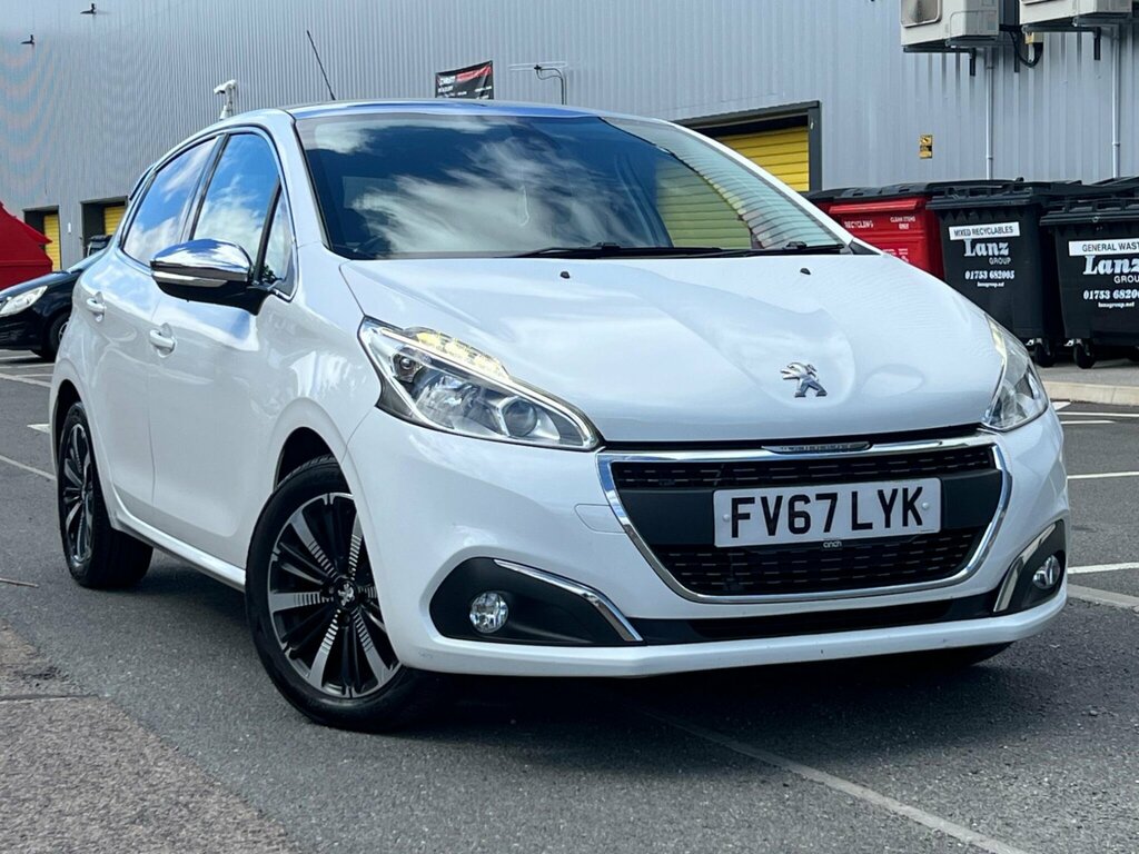 Peugeot 208 1.2 Puretech Allure Premium Euro 6 Ss FV67LYK White #2