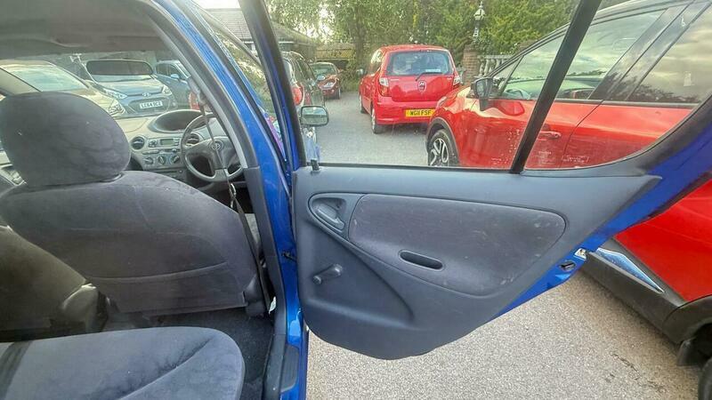 Toyota Yaris 1.3 Vvt-i 16V Cdx #3