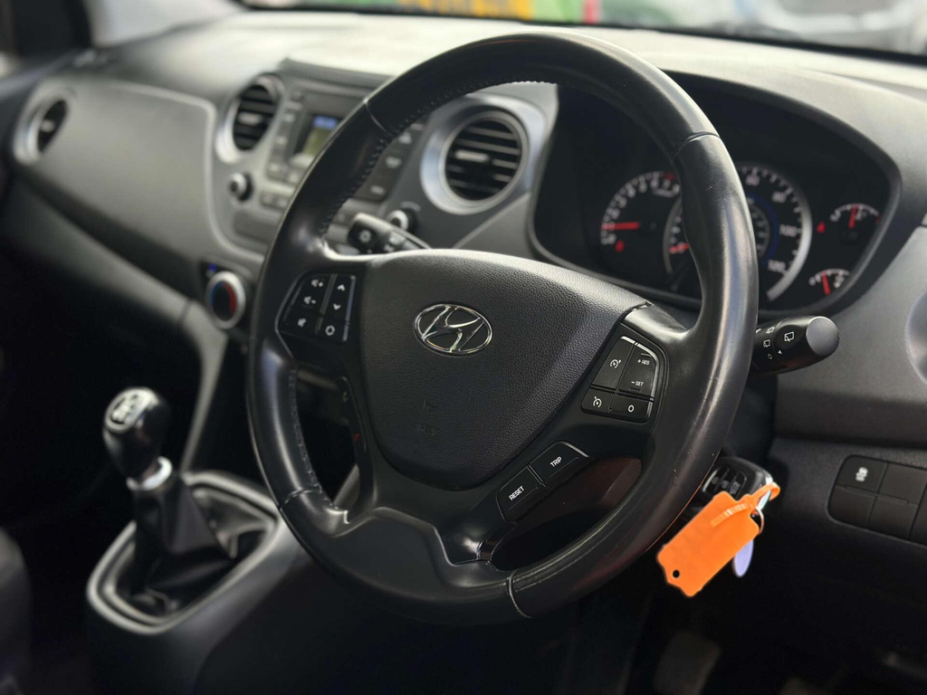 Hyundai I10 1.0 Se DV19LAE Red #2