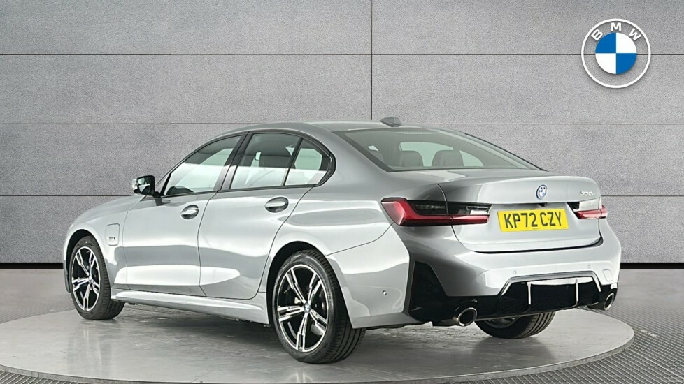 BMW 3 Series 330E M Sport Saloon KP72CZY #2