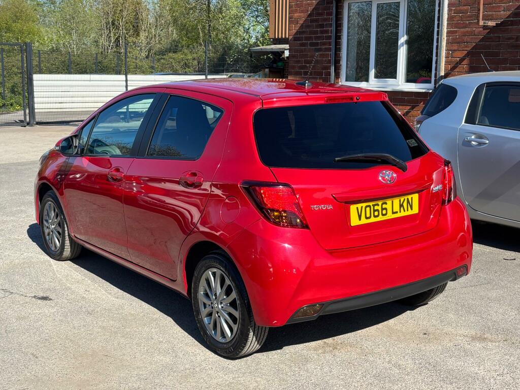 Toyota Yaris 1.33 Dual Vvt-i Icon Euro 6 VO66LKN Red #4