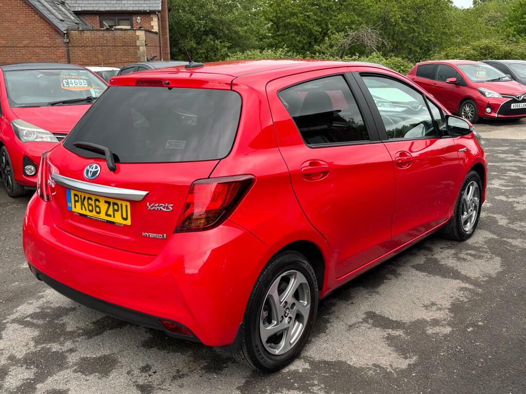 Toyota Yaris 1.5 Vvt-h Icon E-cvt Euro 6 PK66ZPU Red #4