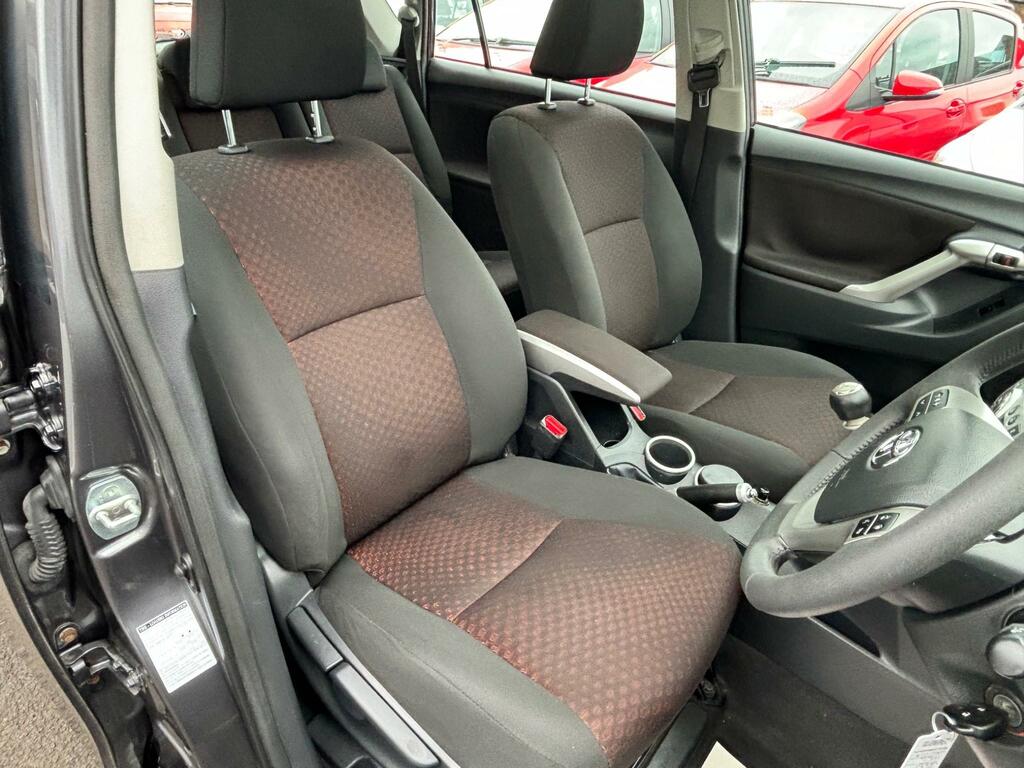 Toyota Verso D-4d Tr Silver #11
