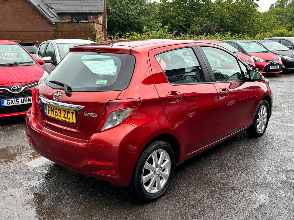 Toyota Yaris 1.33 Dual Vvt-i Tr Euro 5 PN63ZCT Red #4