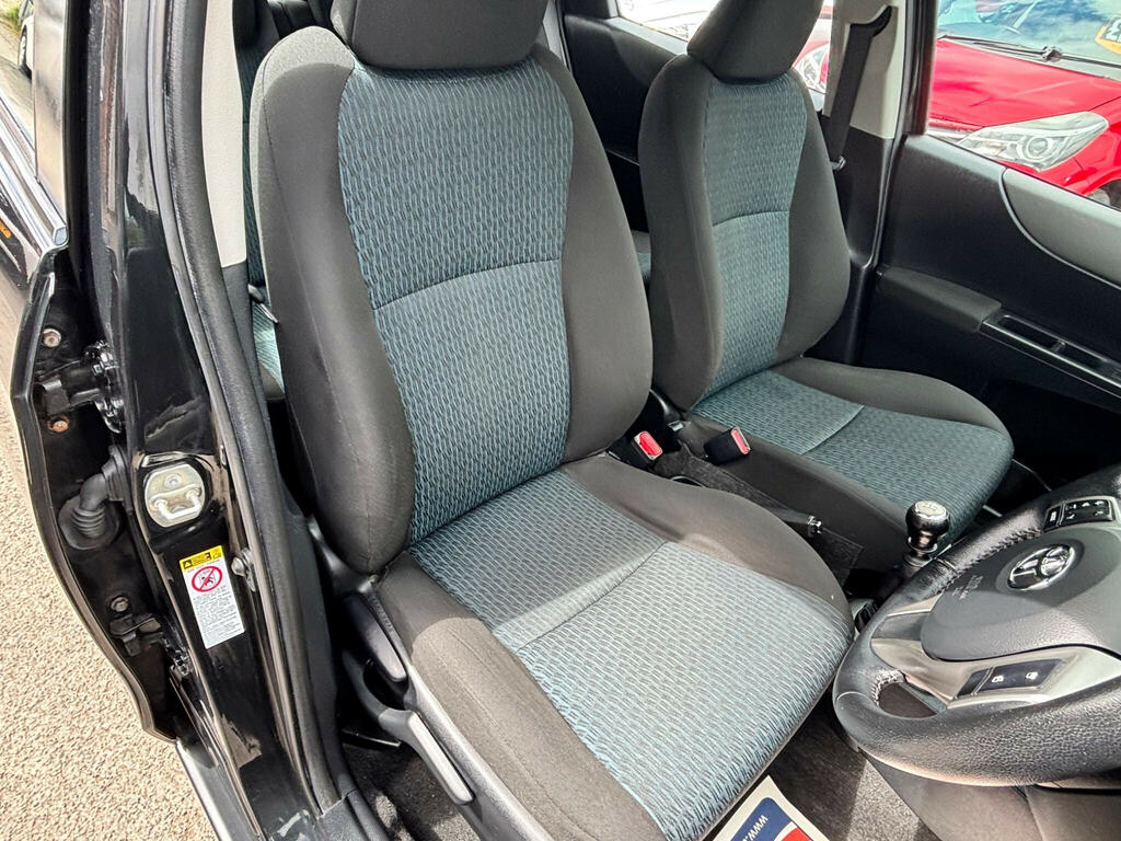 Toyota Yaris Hatchback Blue #11