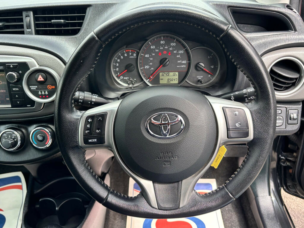 Toyota Yaris Hatchback Blue #30