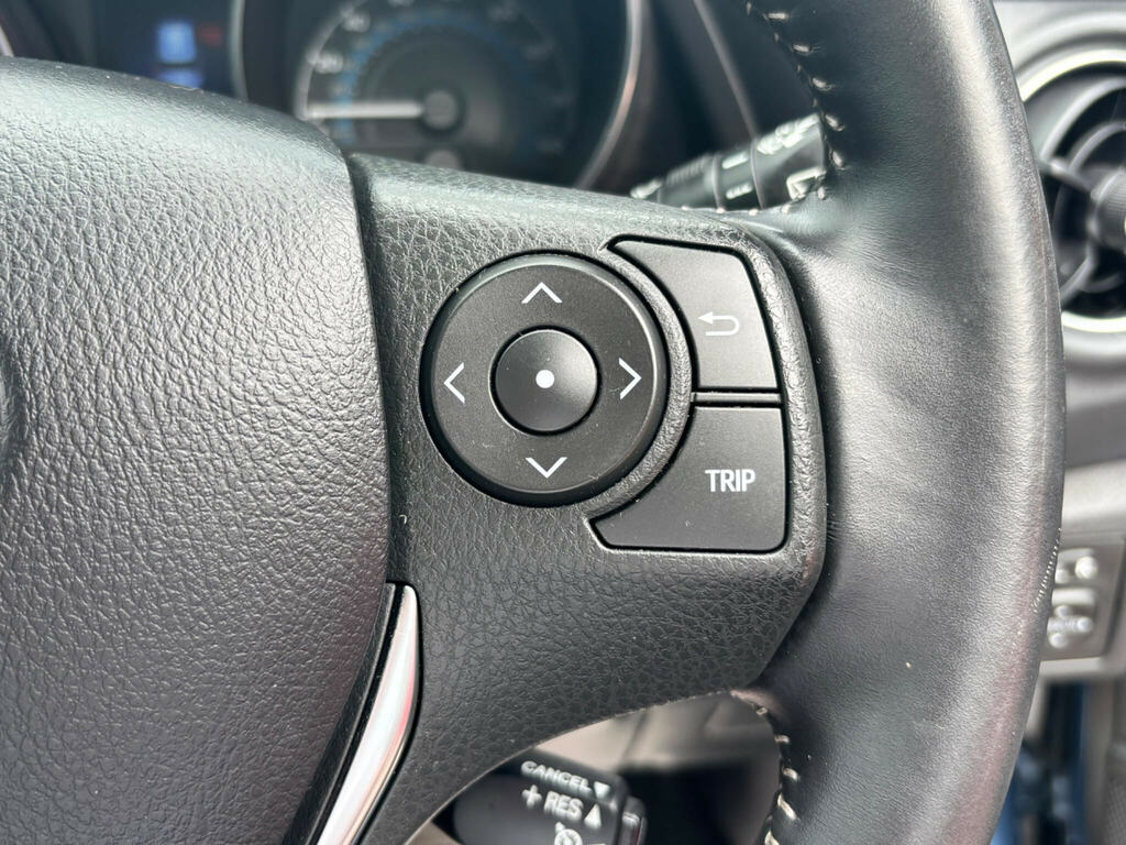 Toyota Auris Auris Icon D-4d Red #37