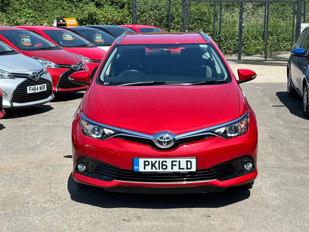 Toyota Auris 1.2 Vvt-i Business Edition Touring Sports Euro 6 Red #2