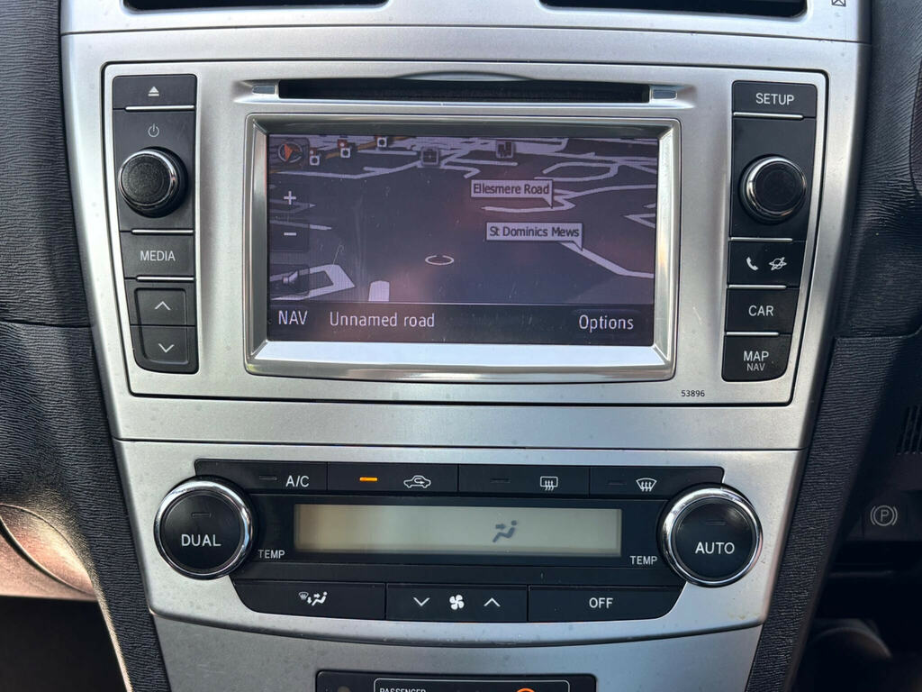 Toyota Avensis 2.0 D-4d Active Silver #38