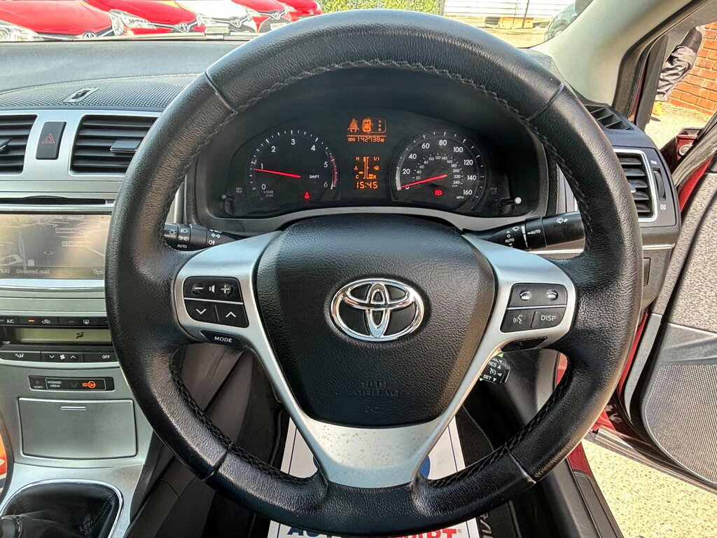 Toyota Avensis 2.0 D-4d Active Silver #14