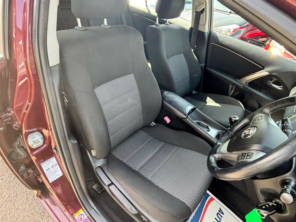 Toyota Avensis 2.0 D-4d Active Silver #23