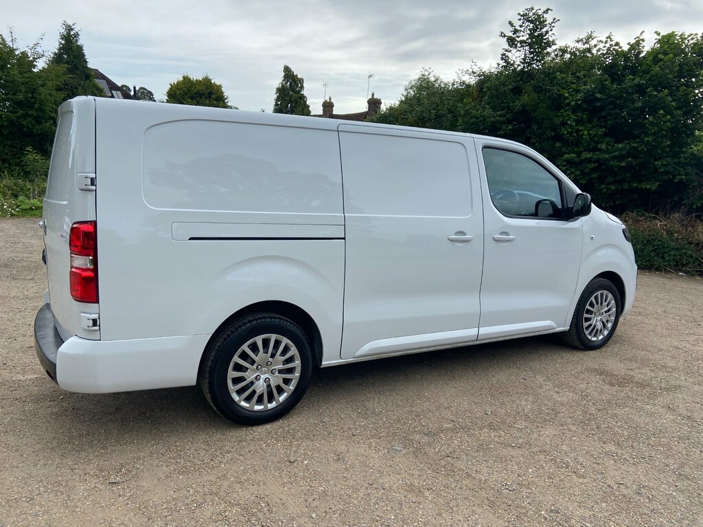 Vauxhall Vivaro 1.5 Turbo D 2900 Pro Panel Van 6Dr L DL23XUD White #2