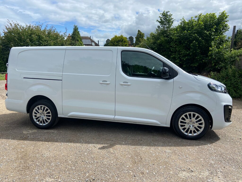 Vauxhall Vivaro 1.5 Turbo D 2900 Pro Panel Van 6Dr L DN23RHJ White #2