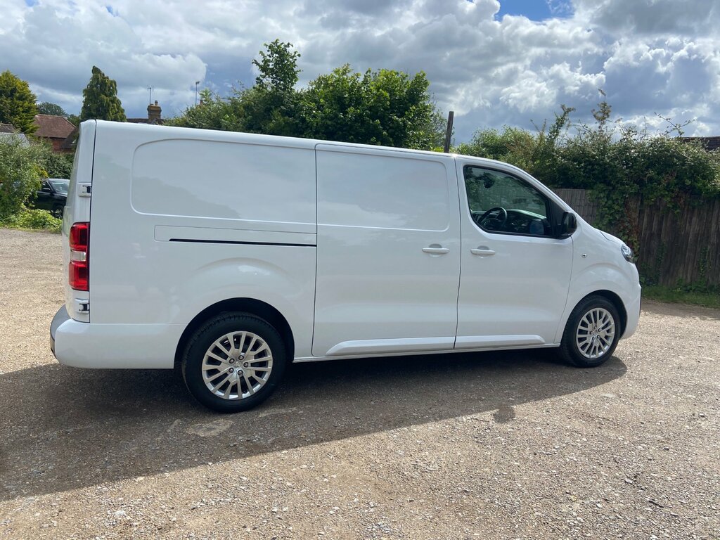 Vauxhall Vivaro 1.5 Turbo D 2900 Pro Panel Van 6Dr L DN23RHJ White #3