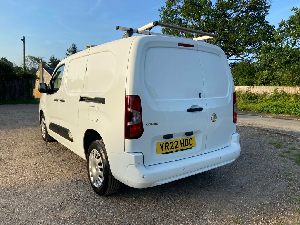 Vauxhall Combo 1.5 Turbo D 2300 Sportive Panel Van Man White #6